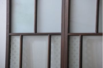 すりガラスと模様ガラス入りガラス戸2枚