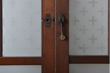 すりガラスと模様ガラス入りガラス戸2枚