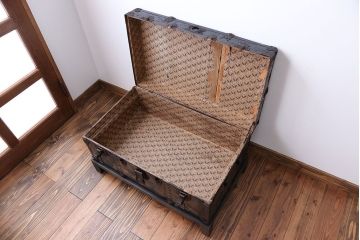 アンティーク家具　アンティーク 脚付き!ブラックトランク(テーブル)