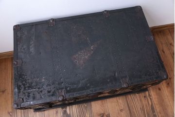 アンティーク家具　アンティーク 脚付き!ブラックトランク(テーブル)