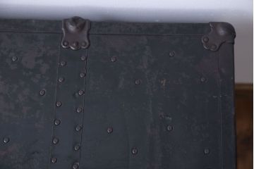 アンティーク家具　アンティーク 脚付き!ブラックトランク(テーブル)
