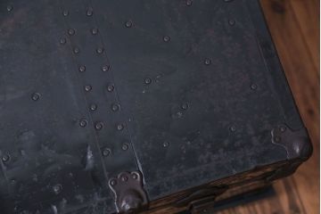 アンティーク家具　アンティーク 脚付き!ブラックトランク(テーブル)