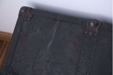 アンティーク家具　アンティーク 脚付き!ブラックトランク(テーブル)