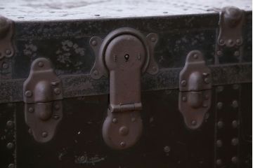アンティーク家具　アンティーク 脚付き!ブラックトランク(テーブル)