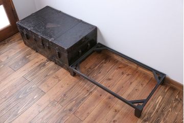 アンティーク家具　アンティーク 脚付き!ブラックトランク(テーブル)
