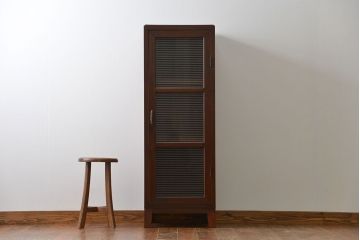 レトロ家具　昭和レトロ モールガラス入り!スリムな縦型脚付き戸棚