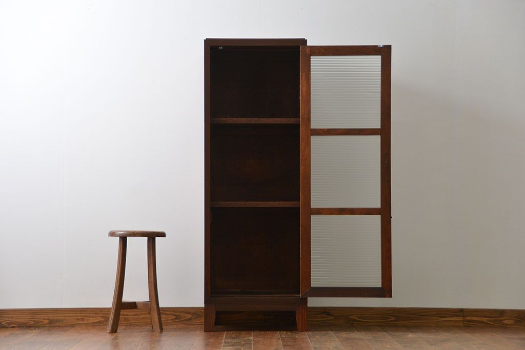 レトロ家具　昭和レトロ モールガラス入り!スリムな縦型脚付き戸棚