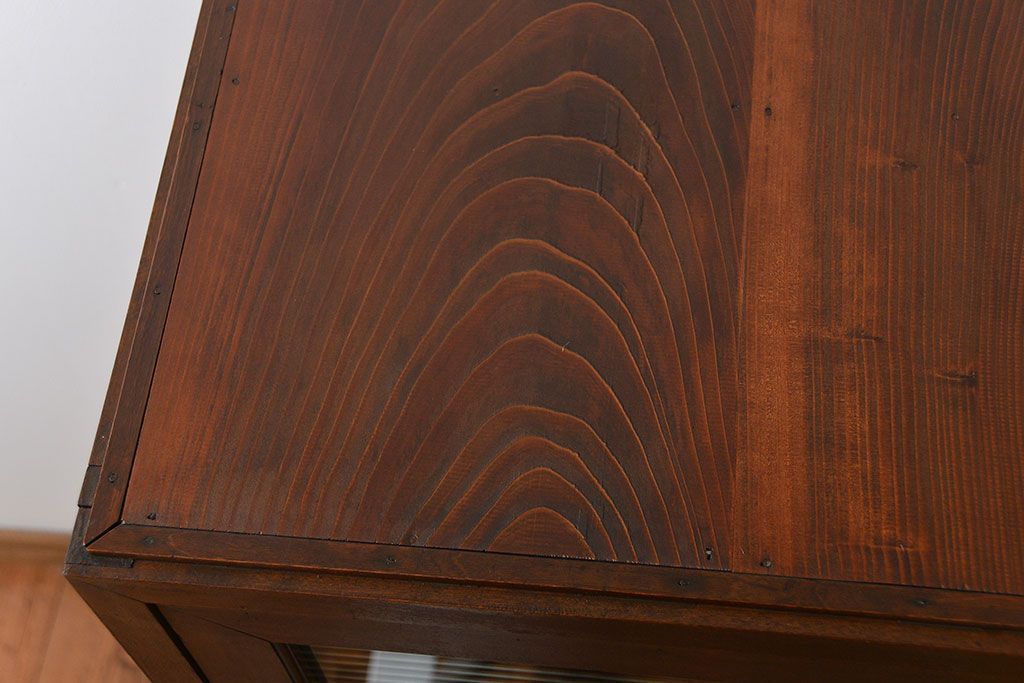 レトロ家具　昭和レトロ モールガラス入り!スリムな縦型脚付き戸棚