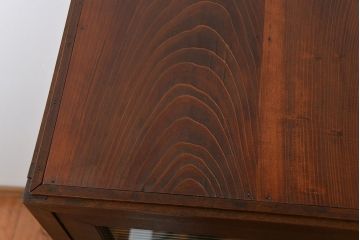 レトロ家具　昭和レトロ モールガラス入り!スリムな縦型脚付き戸棚