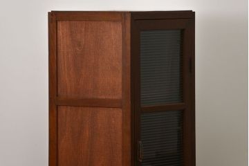 レトロ家具　昭和レトロ モールガラス入り!スリムな縦型脚付き戸棚