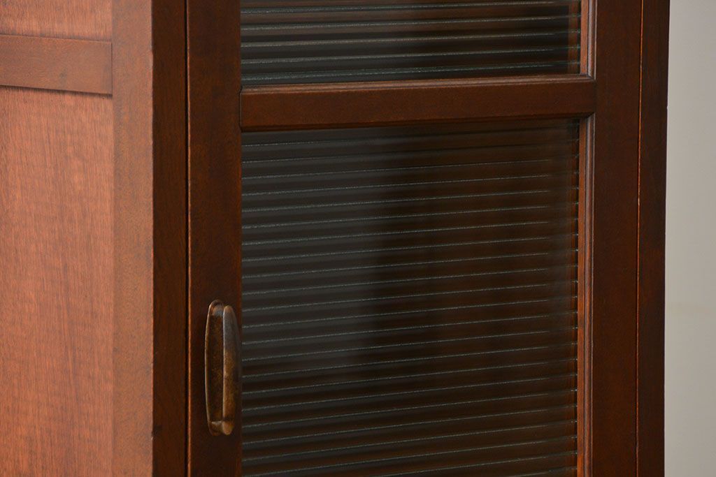 レトロ家具　昭和レトロ モールガラス入り!スリムな縦型脚付き戸棚