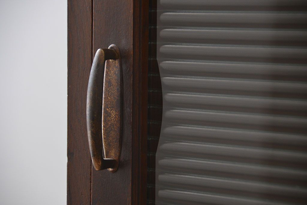 レトロ家具　昭和レトロ モールガラス入り!スリムな縦型脚付き戸棚