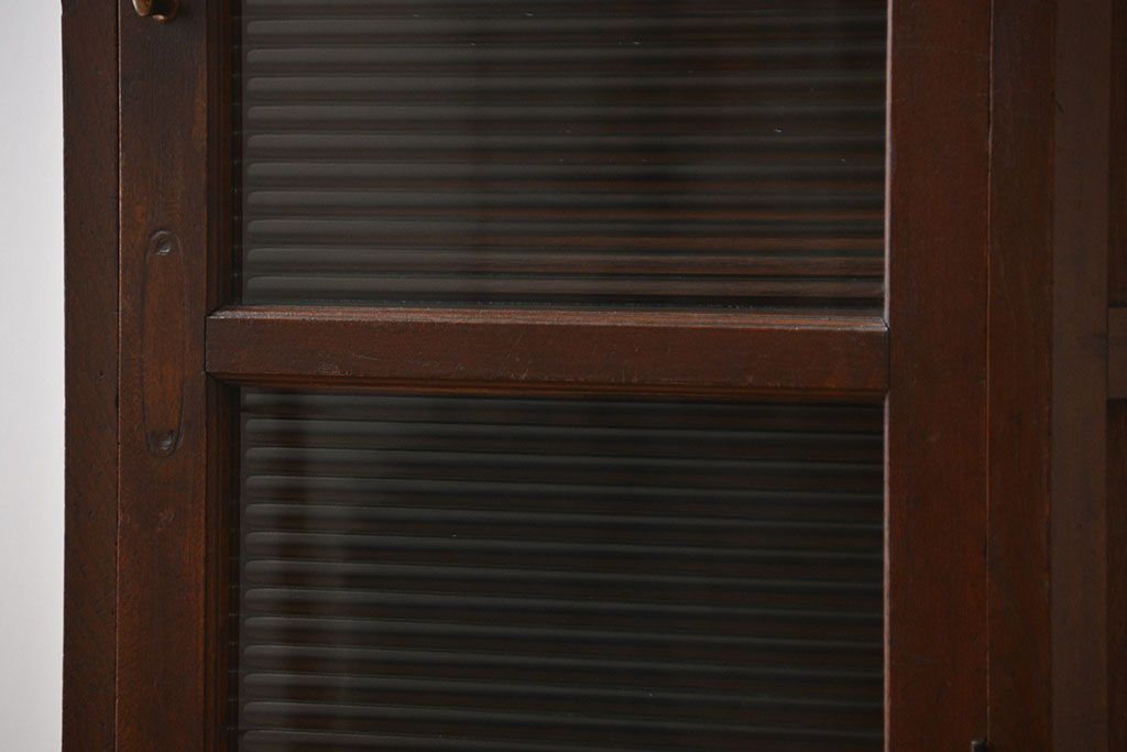 レトロ家具　昭和レトロ モールガラス入り!スリムな縦型脚付き戸棚