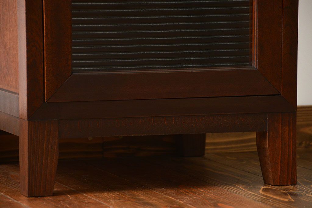 レトロ家具　昭和レトロ モールガラス入り!スリムな縦型脚付き戸棚