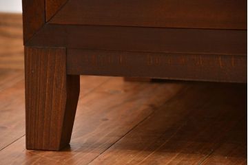 レトロ家具　昭和レトロ モールガラス入り!スリムな縦型脚付き戸棚