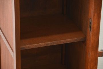 レトロ家具　昭和レトロ モールガラス入り!スリムな縦型脚付き戸棚