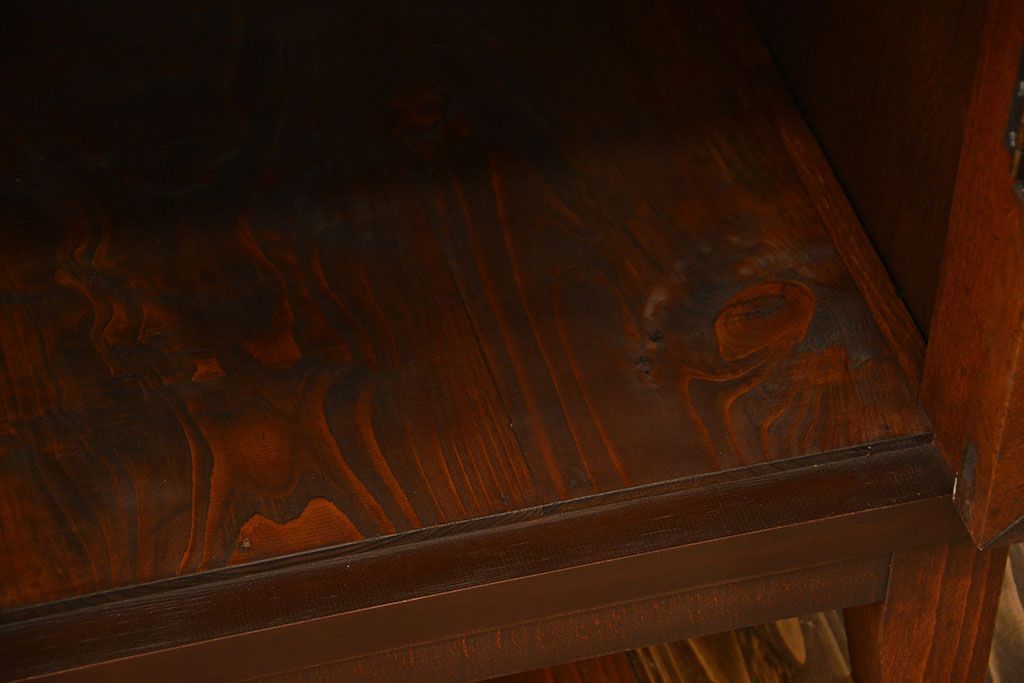 レトロ家具　昭和レトロ モールガラス入り!スリムな縦型脚付き戸棚