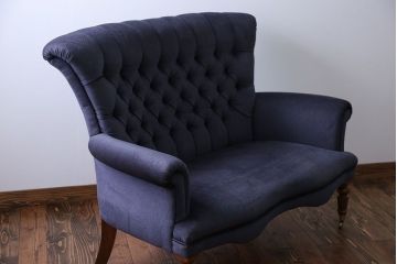 アンティーク家具　イギリスアンティーク 上質!小振りなウィングバック2Pラブソファ(ウイングバックソファ)