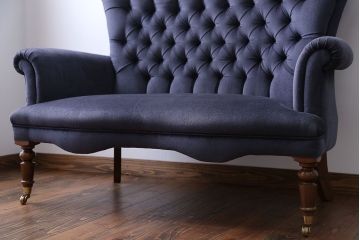 アンティーク家具　イギリスアンティーク 上質!小振りなウィングバック2Pラブソファ(ウイングバックソファ)