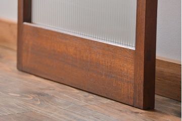 アンティーク　モールガラスとデザインガラス入りのガラス戸