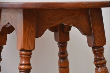 アンティーク家具　イギリスアンティーク オーク材　小さな丸テーブル