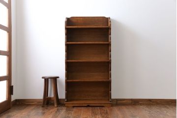 アンティーク家具　イギリスアンティーク　オーク材!側面のデザインが美しい本棚