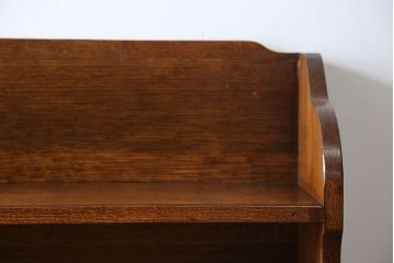 アンティーク家具　イギリスアンティーク　オーク材!側面のデザインが美しい本棚