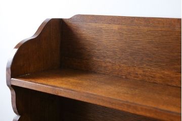 アンティーク家具　イギリスアンティーク　オーク材!側面のデザインが美しい本棚