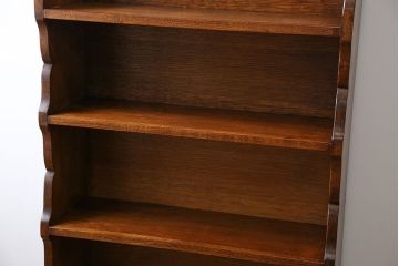 アンティーク家具　イギリスアンティーク　オーク材!側面のデザインが美しい本棚