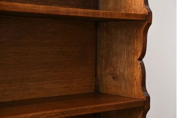 アンティーク家具　イギリスアンティーク　オーク材!側面のデザインが美しい本棚