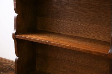 アンティーク家具　イギリスアンティーク　オーク材!側面のデザインが美しい本棚