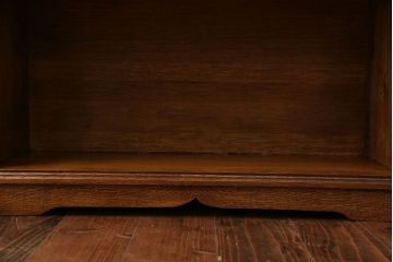 アンティーク家具　イギリスアンティーク　オーク材!側面のデザインが美しい本棚