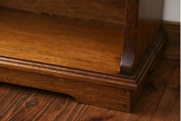 アンティーク家具　イギリスアンティーク　オーク材!側面のデザインが美しい本棚