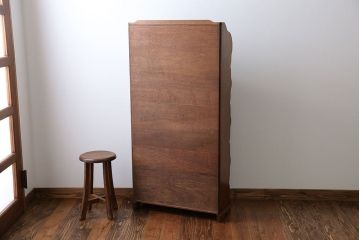 アンティーク家具　イギリスアンティーク　オーク材!側面のデザインが美しい本棚