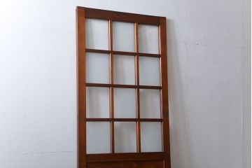 市松模様ガラスの背の高いガラス格子戸