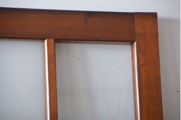 市松模様ガラスの背の高いガラス格子戸