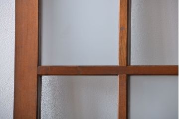 市松模様ガラスの背の高いガラス格子戸