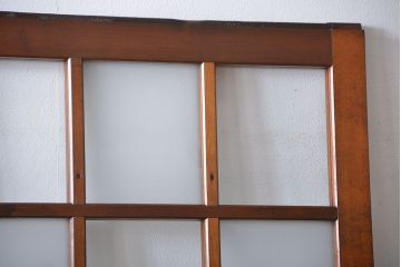 市松模様ガラスの背の高いガラス格子戸