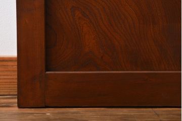 市松模様ガラスの背の高いガラス格子戸