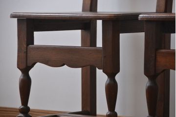 アンティーク家具　イギリスアンティーク オーク材　シックなダイニングチェア2脚セット(1)