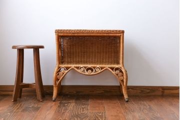 アンティーク家具　イギリスアンティーク　トウ(籐)でできたサイドテーブル