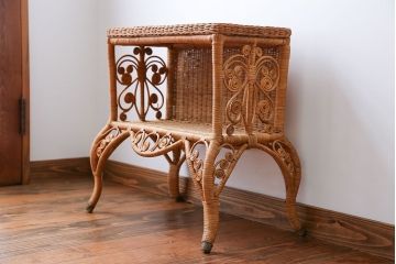 アンティーク家具　イギリスアンティーク　トウ(籐)でできたサイドテーブル