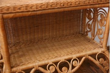 アンティーク家具　イギリスアンティーク　トウ(籐)でできたサイドテーブル