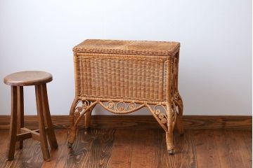 アンティーク家具　イギリスアンティーク　トウ(籐)でできたサイドテーブル