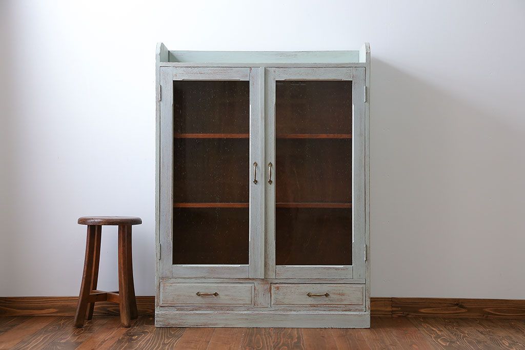 アンティーク家具　アンティーク 気泡ガラス入り!ペイントガラス戸本箱