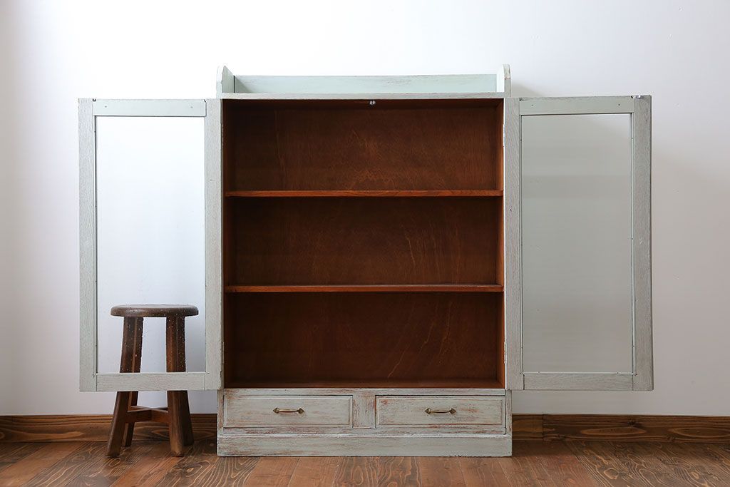 アンティーク家具　アンティーク 気泡ガラス入り!ペイントガラス戸本箱