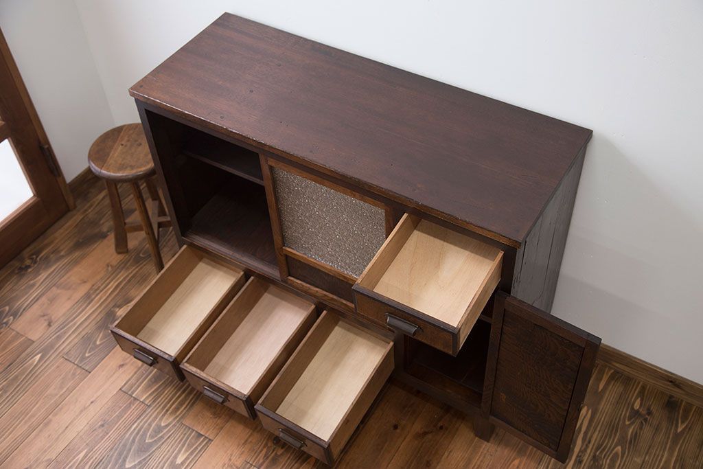 レトロ家具　昭和レトロ ダイヤガラス入りキッチンキャビネット