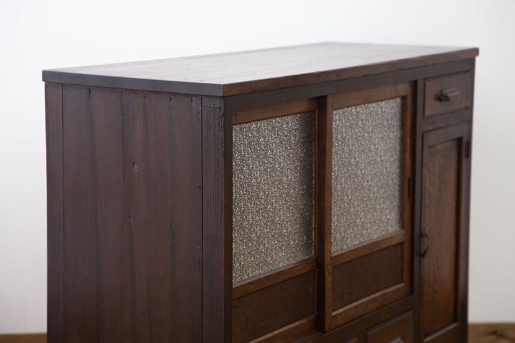 レトロ家具　昭和レトロ ダイヤガラス入りキッチンキャビネット