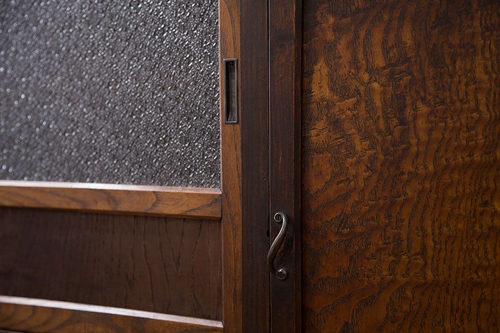 レトロ家具　昭和レトロ ダイヤガラス入りキッチンキャビネット