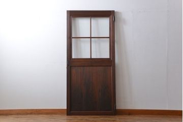 ヒノキ材　木目が印象的な自由蝶番付きガラスドア